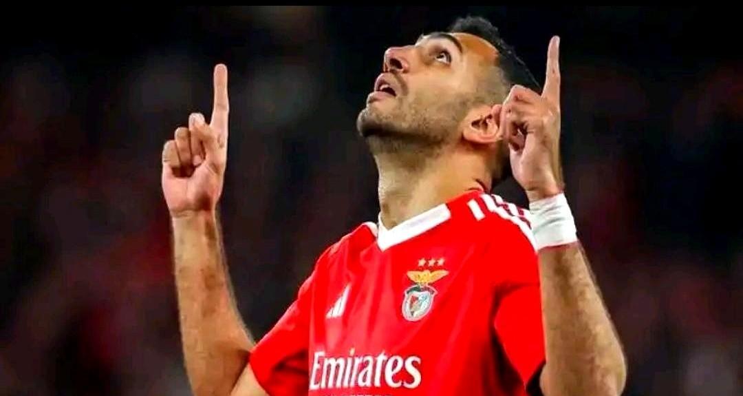 当整个欧洲嘲笑他的足球过时，他用两脚反击踢碎了所有控球率数据。罗马昨晚的战术板