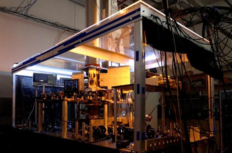 央视的委婉威慑昨天下午，央视发了一条新闻：美国科罗拉多州当地时间17日发生大范