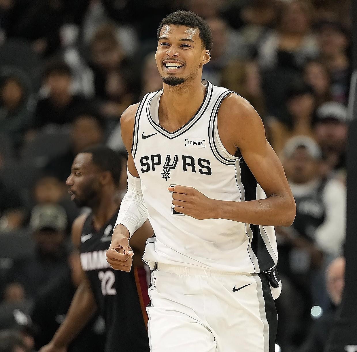 雷霆有大麻烦了，根据名记Shams报道，文班亚马将在NBA杯半决赛对阵雷霆的比赛