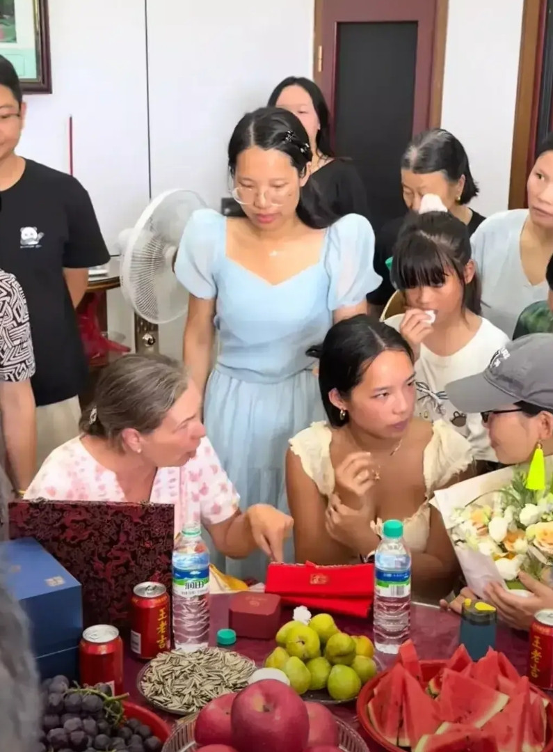 比利时女孩黄楼打算回比利时和养父母生活，江西萍乡这边就当个亲戚走动，挺好的。