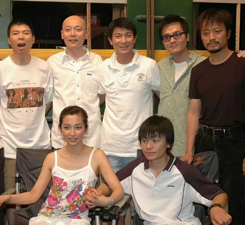 王宝强被李冰冰握着他的手，心里当时在想什么。李冰冰可是大美女啊，当时王宝强拍天
