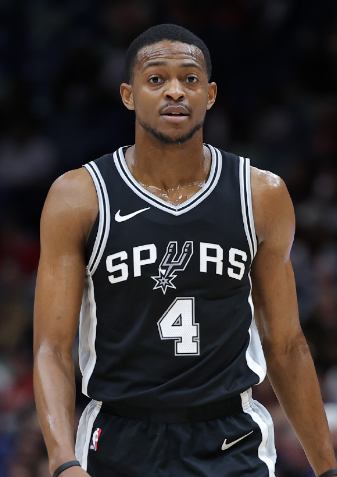 马刺福克斯是全场唯一打的游刃有余的，其余人都太拼对抗了，尤其是哈珀，总想着找对抗