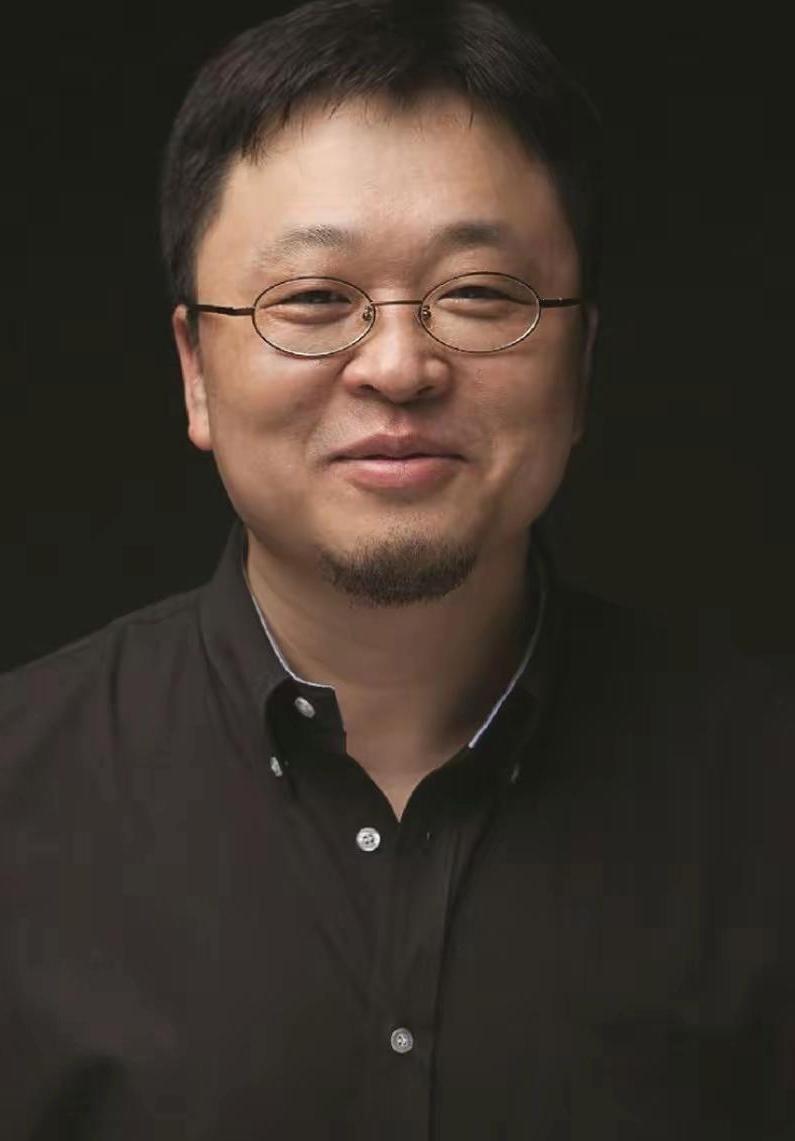 罗永浩这回直让人肃然起敬[赞]香港大火一起，他没凑热闹、没翻旧账，而是连夜写了篇