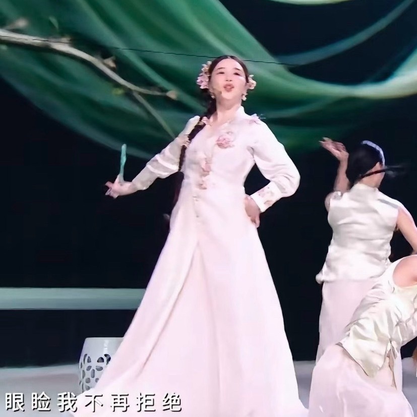 好奇阚清子这种程度是多少斤，听说上镜会显胖，像阚清子这种胖瘦程度现实里是多少斤啊