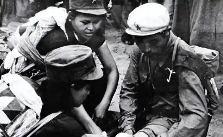 烽火年代一段动人的民间故事：半枚铜板，十一年的生死约定1941年，19岁新