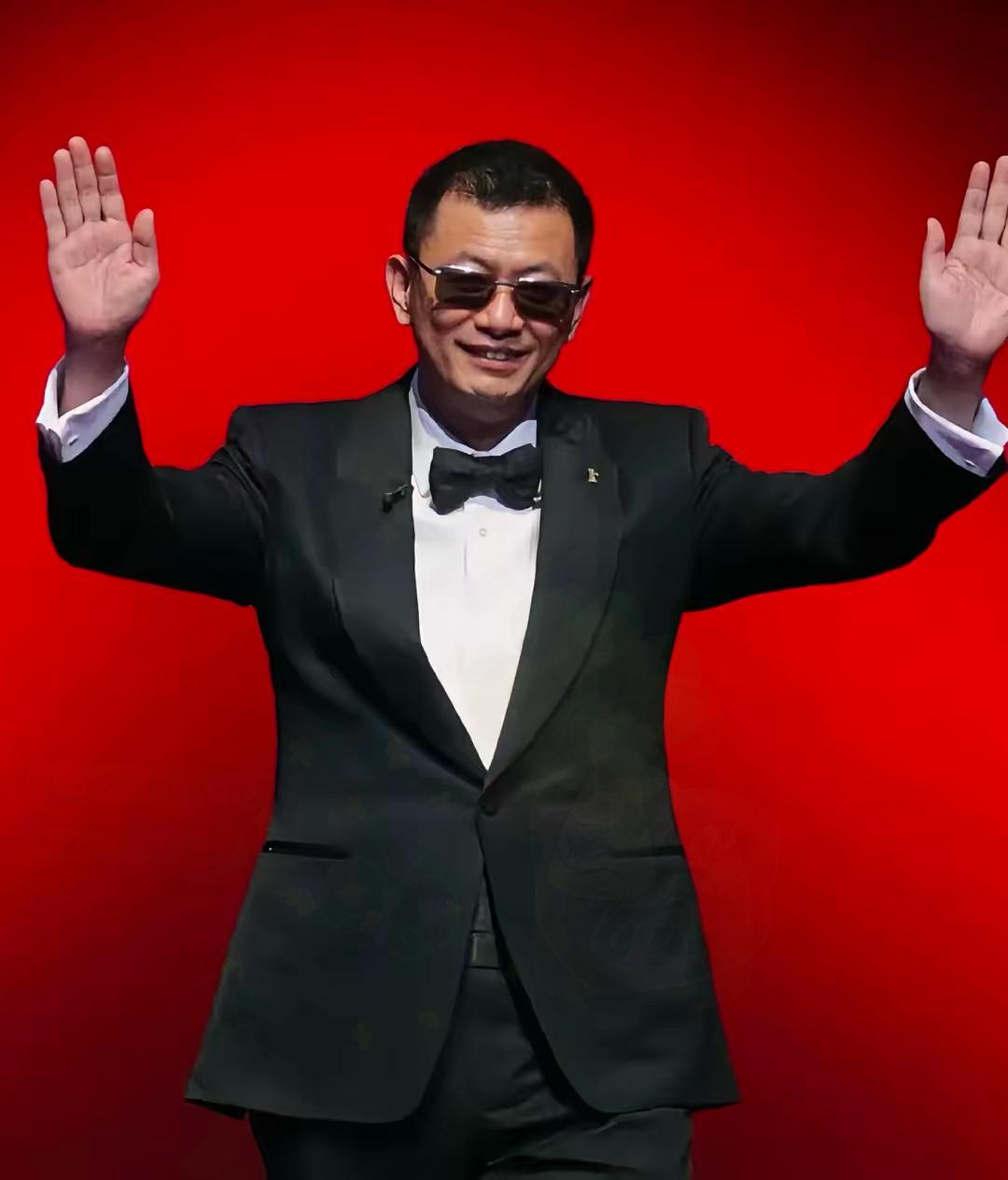 陪睡陪玩只是开胃菜，集体嫖，舔手指背后的事捂不住了估计2025年的王家卫做梦都