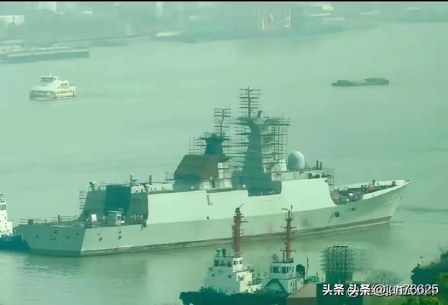 054A开始中期升级，“新青年”逐步步入中年！海军548号益阳舰服役时间是在2