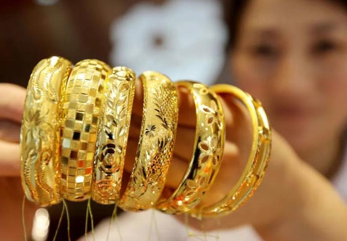 万万没想到！曾经觉得天方夜谭的黄金价格，现在竟有人说要冲上10000美元/盎司，