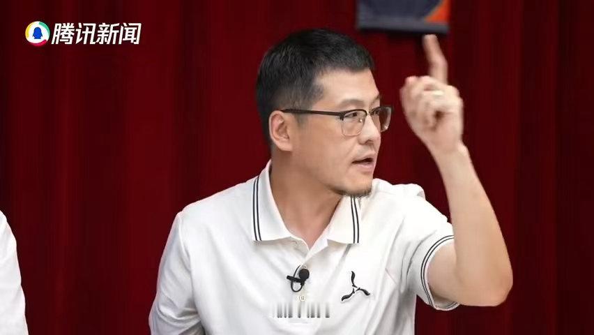 杨毅震惊FIBA干的事FIFA也干了观看《球同存议》被杨毅发言戳中笑点，原本觉得