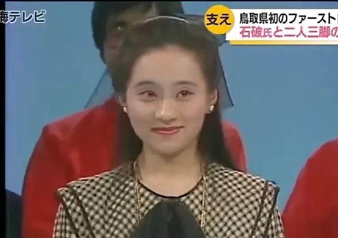抛开政治，日本现任首相石破茂也是一个性情中人，与妻子中村佳子的爱情令人感慨万千！
