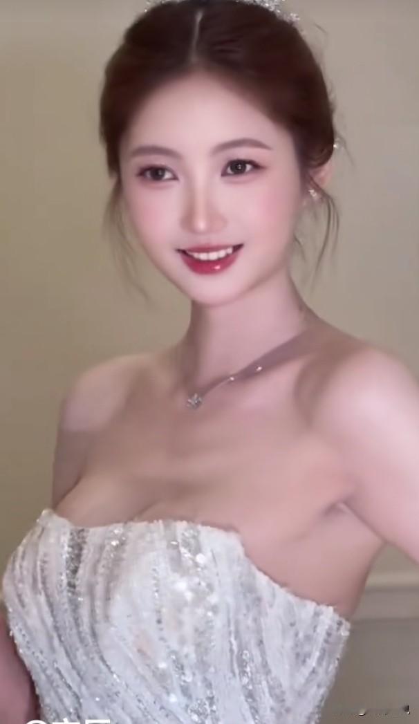 环球小姐魏菁