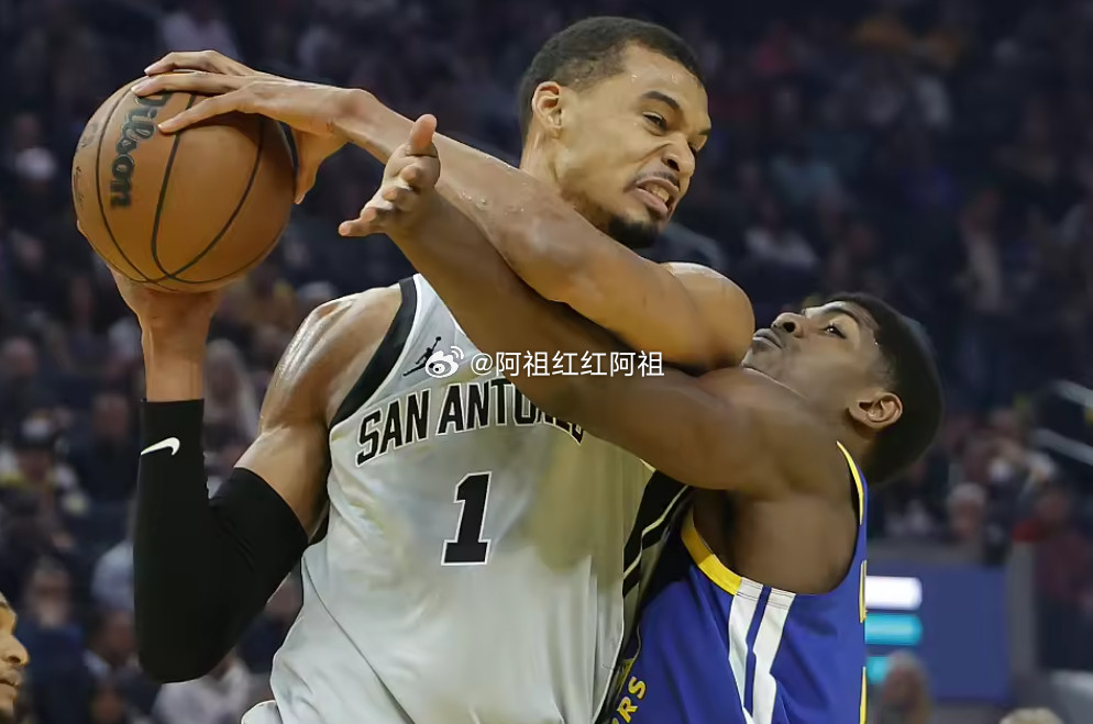 NBA常规赛，马刺今日客场127-113战胜勇士。本场比赛，马刺球星文班打出统治