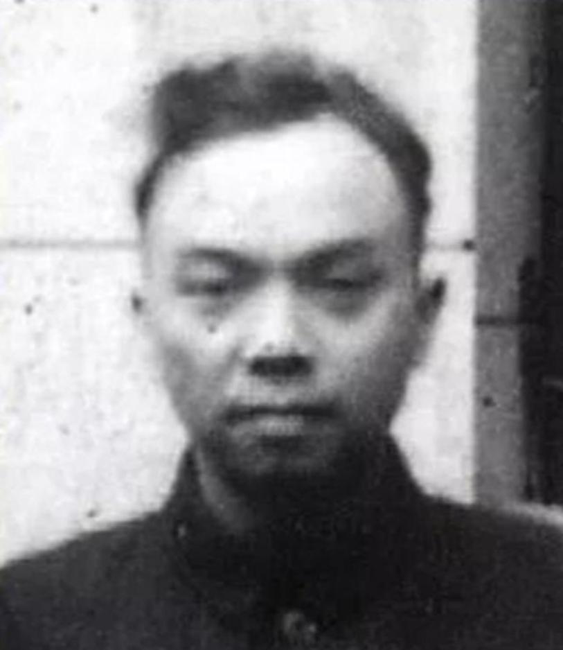 1949年，地下党被判死刑，临行刑前去上厕所，看守意味深长地说：“早去早回”，地