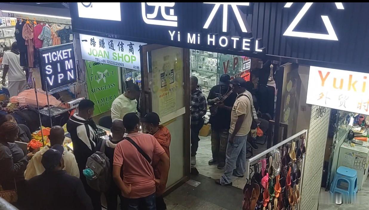 昨天，约旦的老板问我，星期六要不要跟他一起出国？我说去哪里？他说去香港。我立马