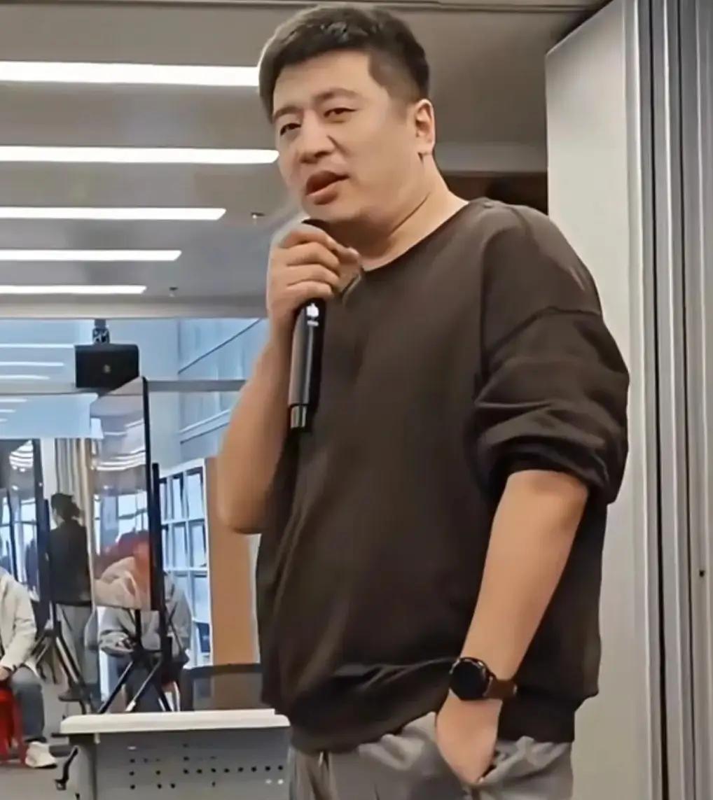 我朋友是运动员，我问他如何看待张雪峰和运动，他他语重心长的和我说作为一个