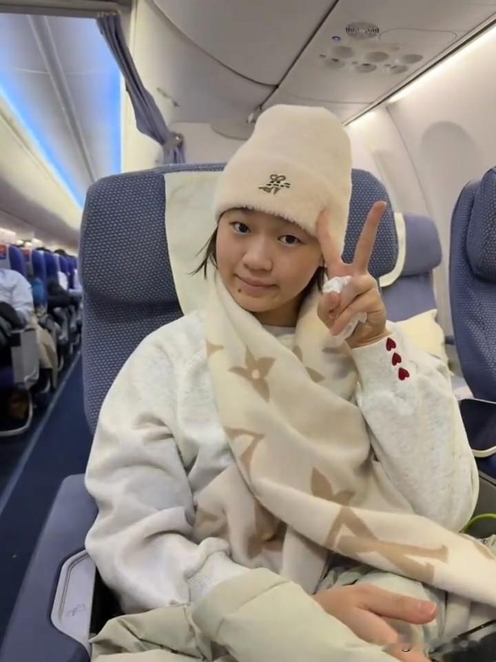 近日，全红婵去新疆滑雪引发巨大反响，她为什么要选择去新疆呢？因为他的哥哥在新疆做