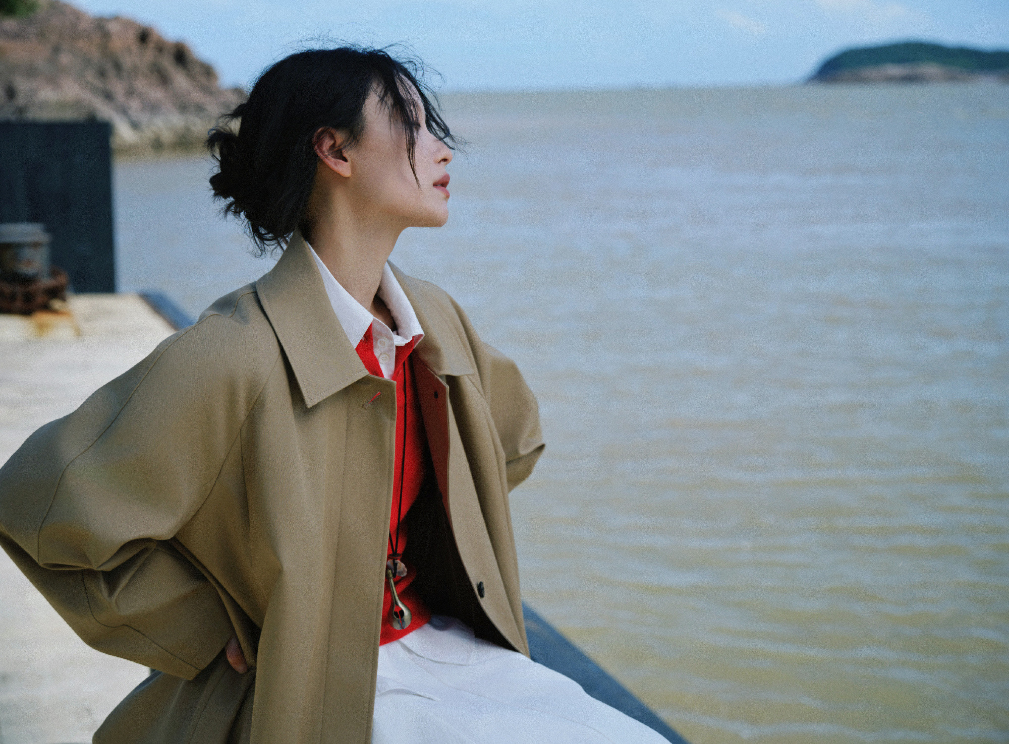 在自然中采风的倪妮​​​