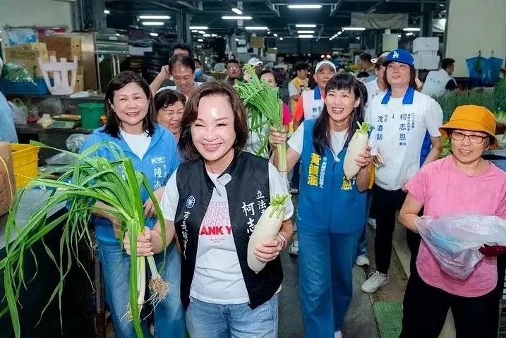 柯志恩接受黄伟瀚采访，自信称自己会赢，原因是民进党很强，但赖瑞隆不强，陈其迈的支