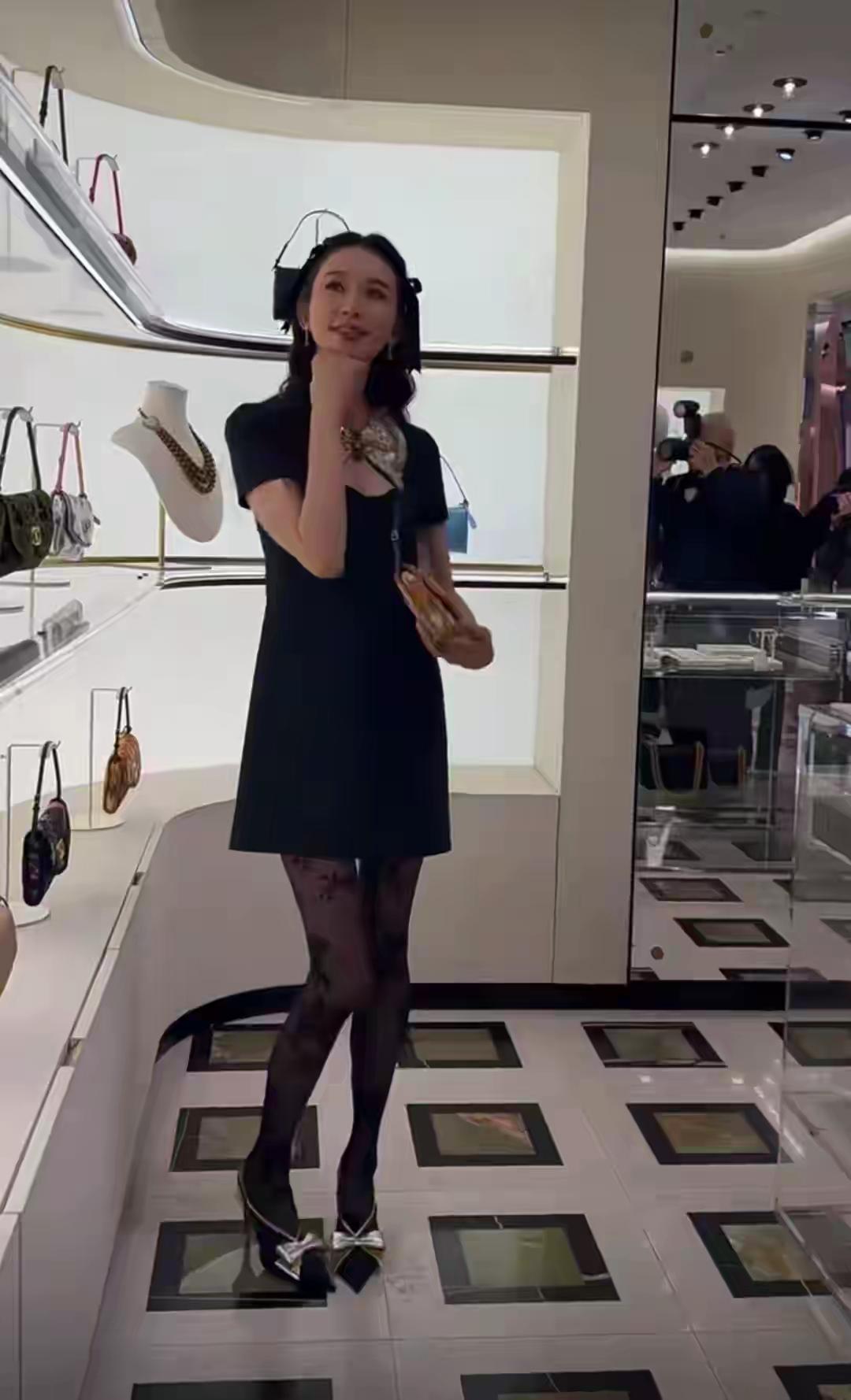 就说林志玲在这个节骨眼上现身上海真不怕被吐槽吗？身为日本的儿媳，这在态度上完全是