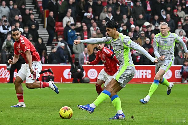 诺丁汉森林vs曼城赖因德斯本赛季英超已经4球2助了，欧冠还有3次助攻，联赛杯1