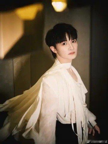 本来跟着喊名字超认真，结果被一句“叫周全”戳中笑点，这冷笑话水平太绝了。缘分的解