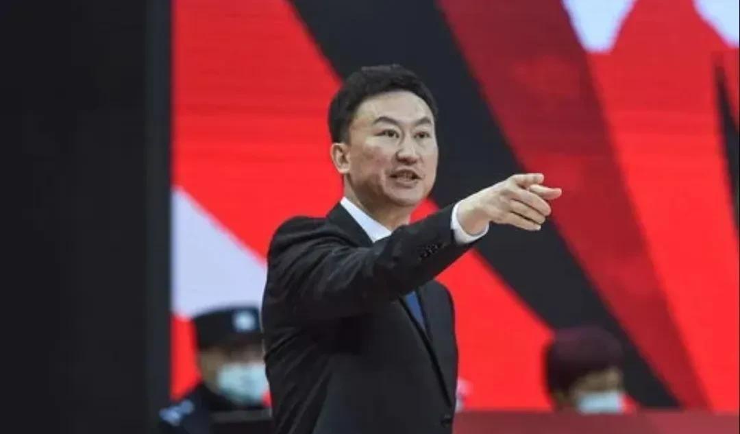 这真是“恩师”啊！刘维伟向浙江所有合同到期的球员递交一份合同，什么意思呢，这不就