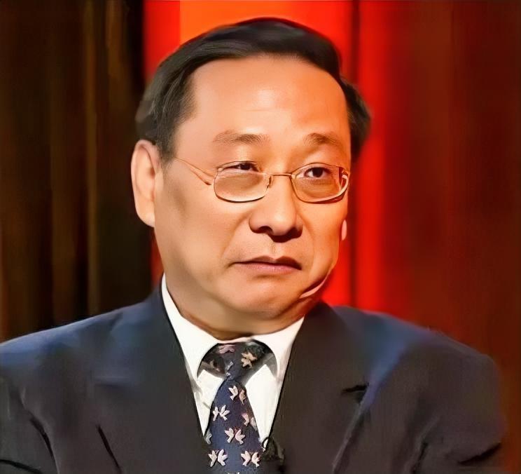有一些专家教授，“枪口”从来是对着外面！比如高志凯、张维为、张召忠、艾跃进……