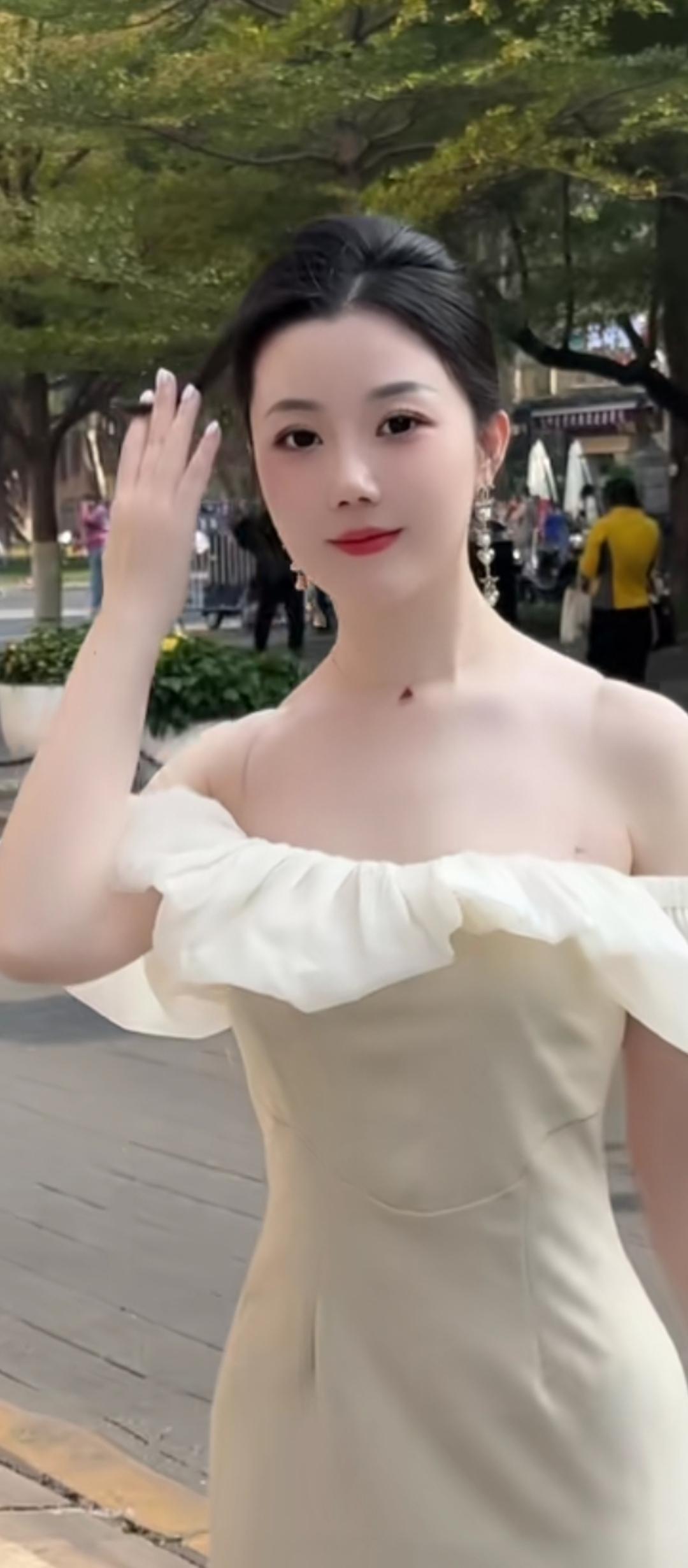 轻纱拂面，风华正茂。