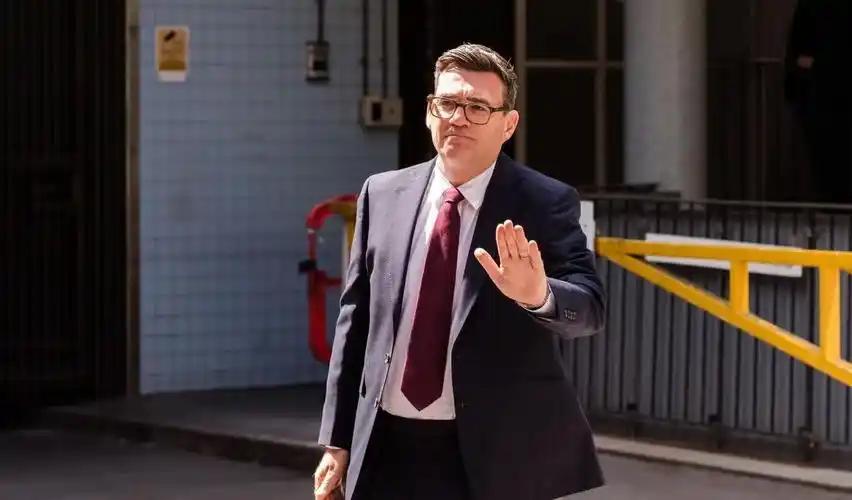 欠中资的钱怎么办？英国新首相站在唐宁街十号门口，对着全世界的镜头说：英国要重归稳