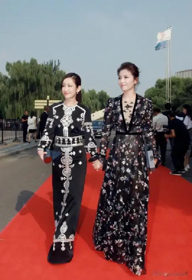 娱乐圈的人都知道，刘涛和秦海璐的关系是最好。秦海璐说：“我和刘涛之间，没有什么不能说的。”没有功利捆