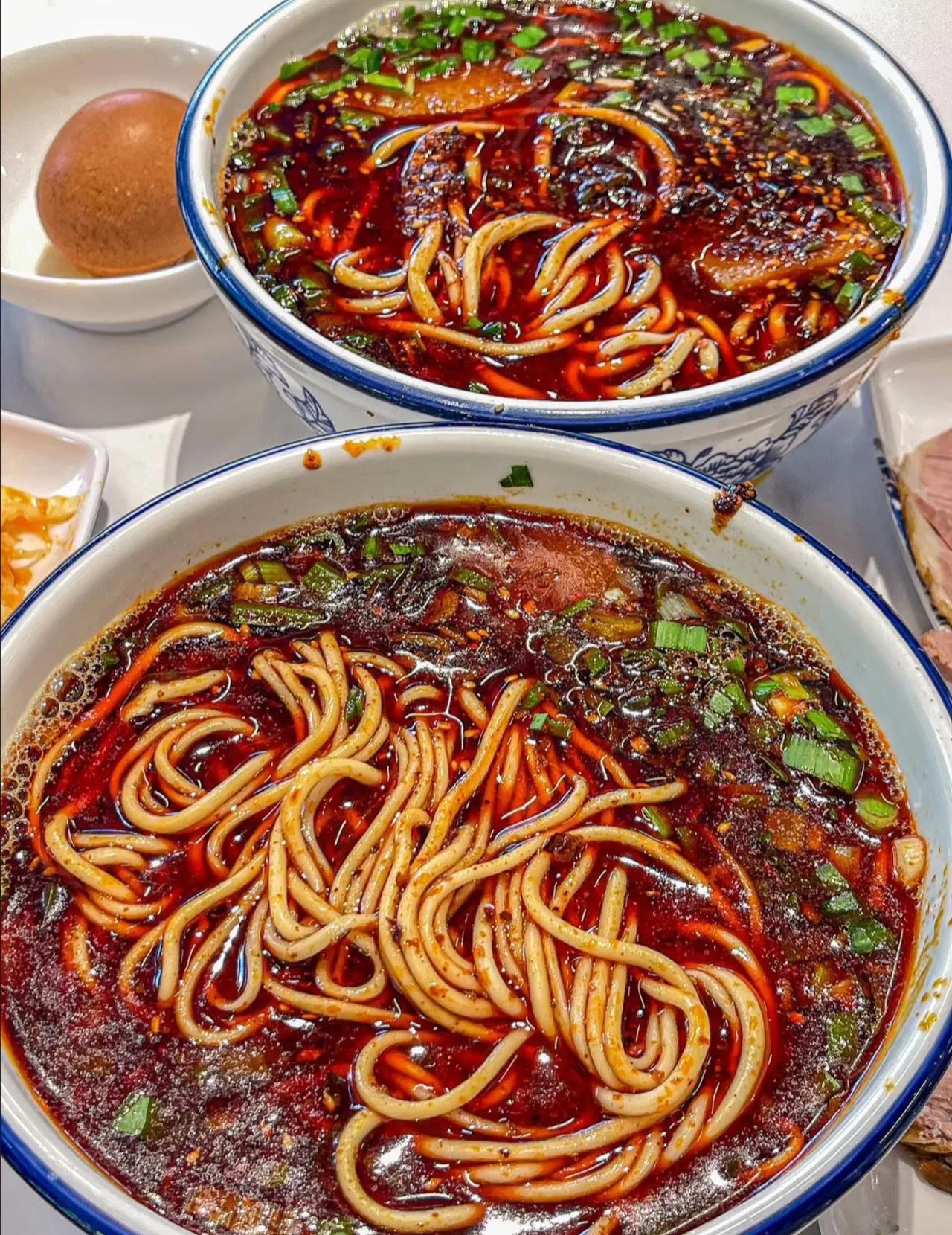 这才是正宗的兰州牛肉面！离开甘肃，在杭州生活十几年了，一碗兰州牛肉面，是对家