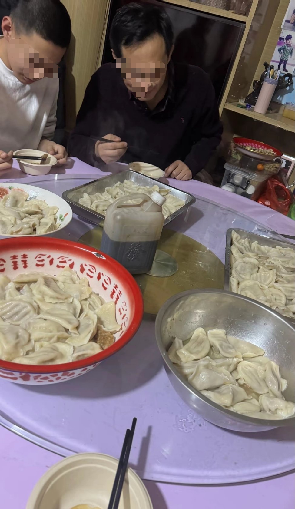 南方人先不要说话，这是北方人的年夜饭，南方的年夜饭都是什么样的？