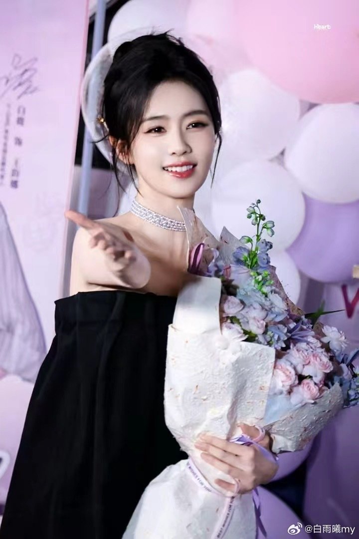#白鹿##白鹿一怒之下的wink##白鹿珍珠项链公主裙#你接收到鹿er的wink了嘛#白鹿公主白梦妍