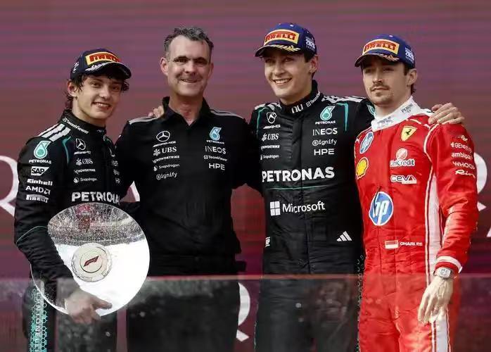 2026年F1蒙扎站，梅奔队内对抗看得我手心一直冒汗。拉塞尔跟安东内利，完