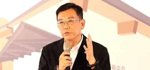 国民党籍新竹市议长许修睿今日出席活动时，意外脱稿演讲表态力挺停职中的新竹市长高虹