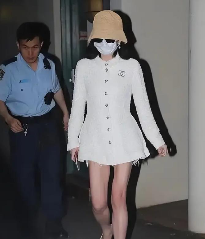 躲得过初一，躲不过十五！英国媒体再次盯上了，当初澳洲劳斯莱斯车祸当事人杨兰兰，更