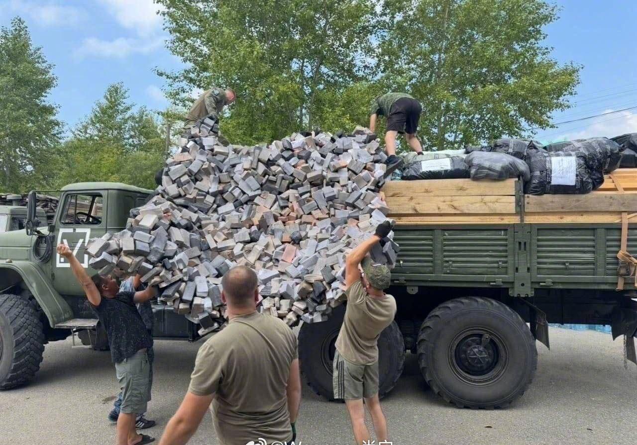 俄罗斯开始使用看起来像瓦砾堆的伪装网，大家觉得效果如何？​​​