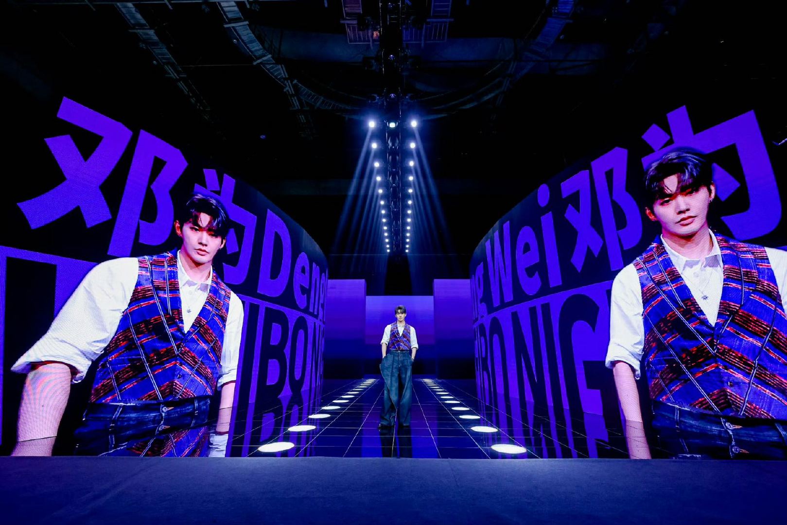 喵娲娲帮粉丝追星邓为跨次元的浪漫真的好哭！作为赛博许愿神兽，在微博之夜帮粉丝把