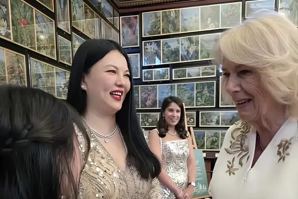 李湘这个人的社交能力不是一般的强，自女儿王诗龄在英国顶尖私立女校博奈顿学校就读后