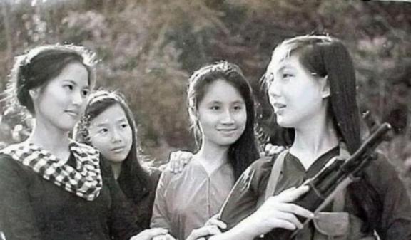 1968年，美军俘获越南高级女军官阮林清，为了从她嘴里获取越军机密情报，百般凌辱