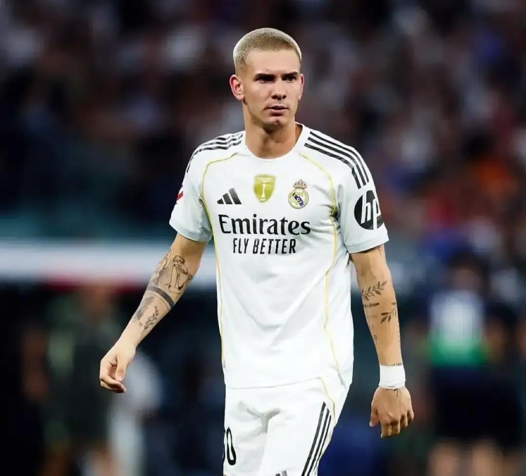 19岁天才主动申请离开皇马。不是摆烂，是博弈。他叫马斯坦托诺，刚伤愈。发现