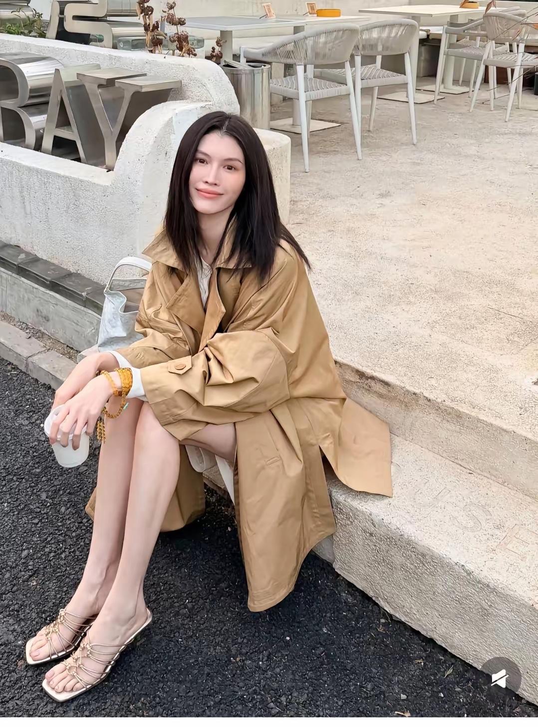 这个美女是谁？脚丫子太长了吧