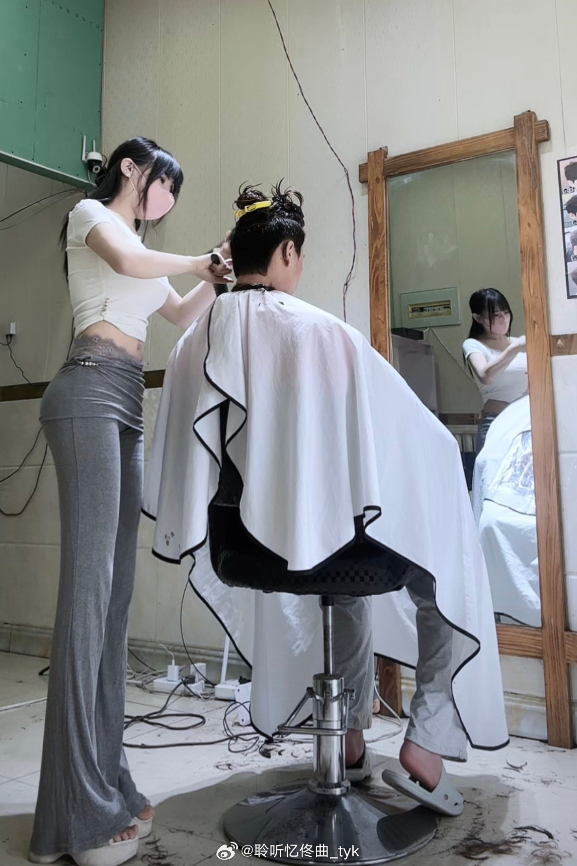 我只想说好家伙，这腿还敢拉的再长一点吗？不拉腿不敢播是吧？
