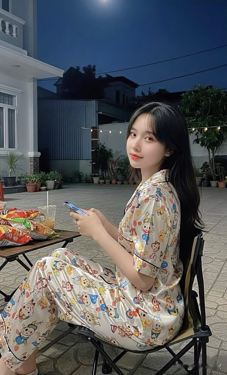 04年越南表妹火了因为被中国企业老总包养半年公司传开，人人知晓实习后离职