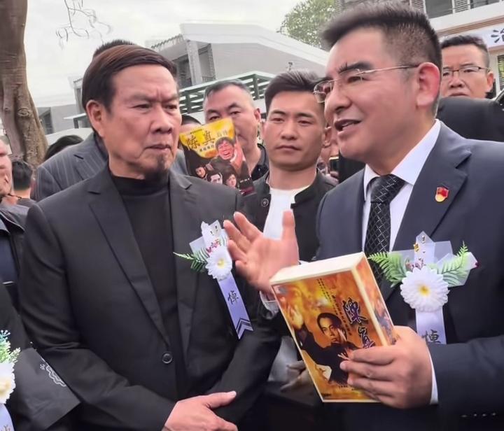 陈光标的话终于灵验了。没想到，梁小龙去世两个月后，居然传出来一个坏消息，原来