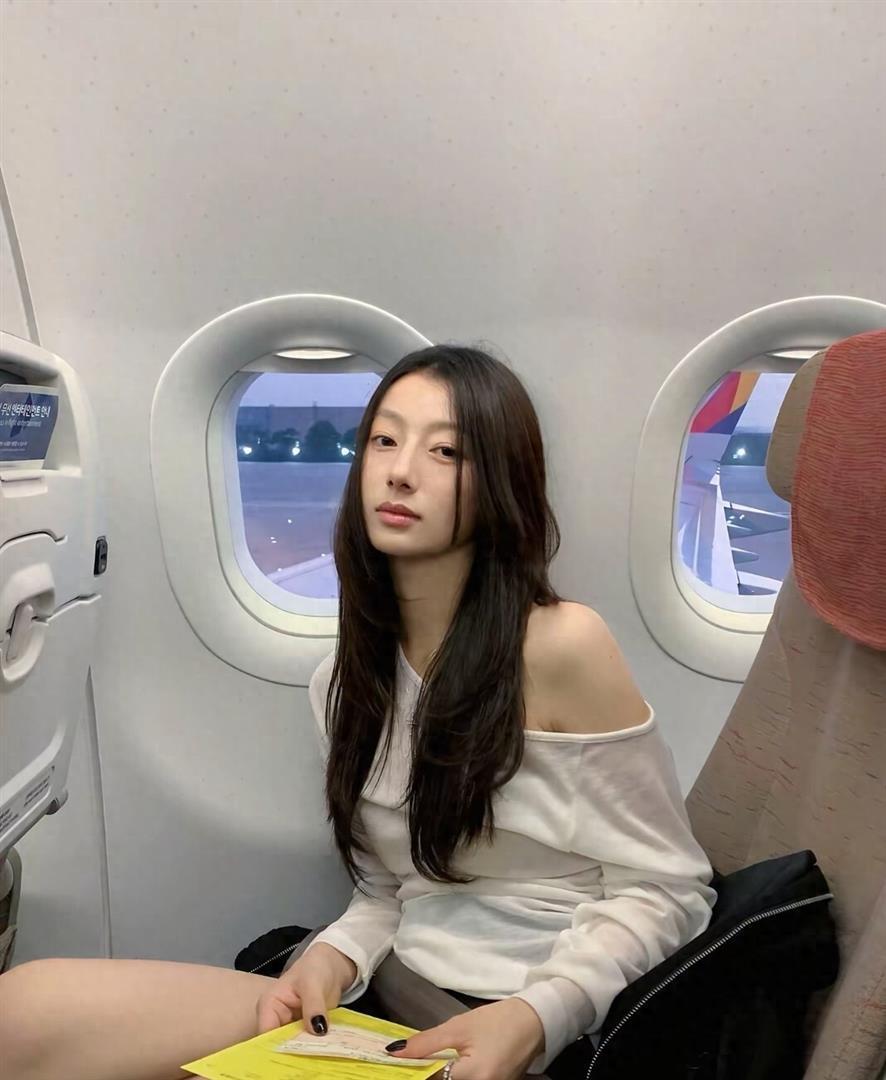 张百乔老婆小雪被传整容，她大方承认仅做了唇部微调，网友纷纷夸赞变美后撞脸女星金晨