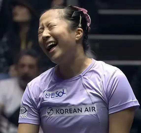 申裕斌伤退说明什么？说明：竞技体育中运动员体能调整的重要性；这位韩国