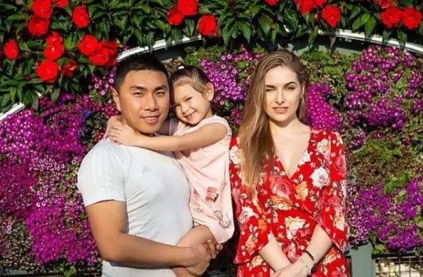 当年靠娶乌克兰娇妻爆火的河北小伙，结果结婚11年妻子出轨，女儿判归女方，这段曾轰
