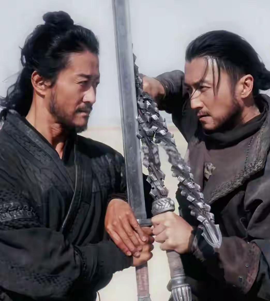 做为一名没看过原著的普通观影者，《镖人》给我的感受是又想让它爆票房，又想让它重拍