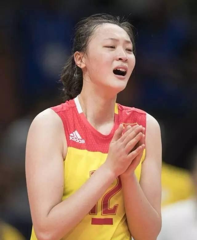 惠若琪做心脏手术时发生心脏骤停，靠电击抢救脱险。中国女排前主力副攻薛明，在26岁